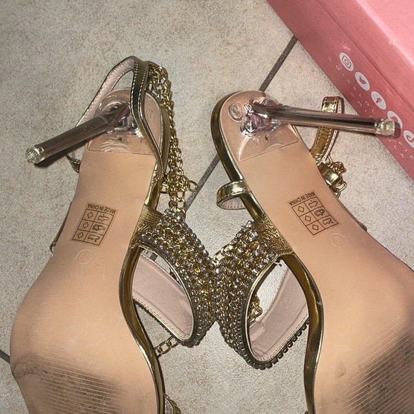 Gold heels - Picture 9 of 11